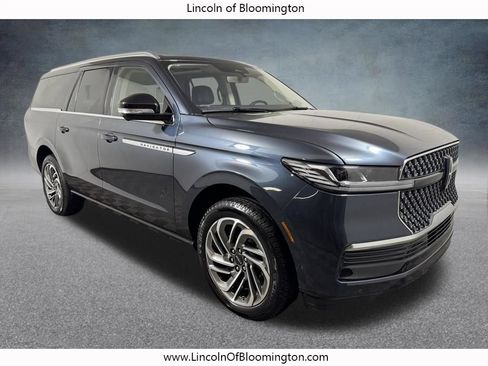 Used 2025 Lincoln Navigator L Reserve AWD/4WD image 9
