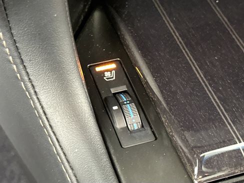 Used 2022 Lexus GX 460 Premium w/ Accessory Package image 20