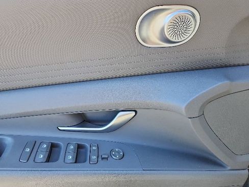 Used 2024 Hyundai Elantra SEL FWD image 15