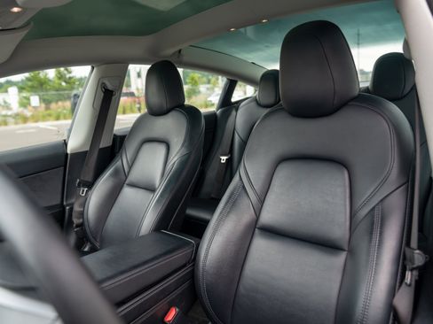 Used 2023 Tesla Model 3 Standard Range RWD image 5
