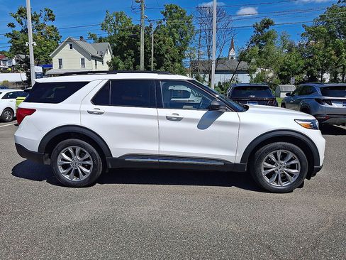 Used 2023 Ford Explorer XLT w/ Equipment Group 202A AWD/4WD image 55
