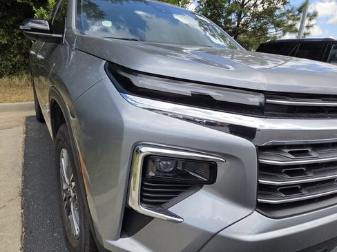 Used 2024 Chevrolet Traverse LT FWD image 9