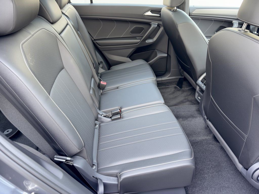 Used 2023 Volkswagen Tiguan SE R-Line AWD/4WD image 29