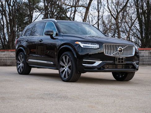 Certified 2024 Volvo XC90 T8 Ultimate w/ Protection Package Premier image 7