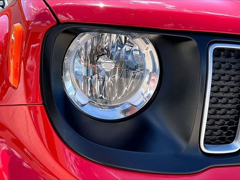 Used 2023 Jeep Renegade Latitude AWD/4WD image 31