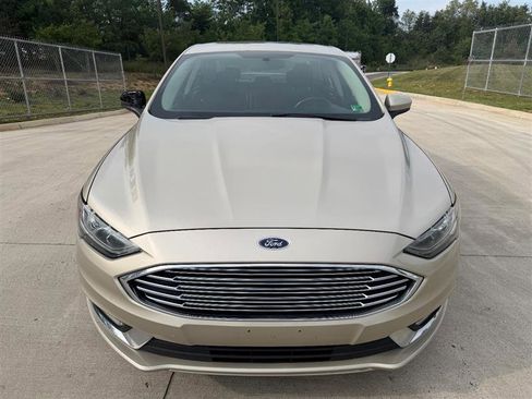 Used 2017 Ford Fusion SE w/ Equipment Group 601A FWD image 8