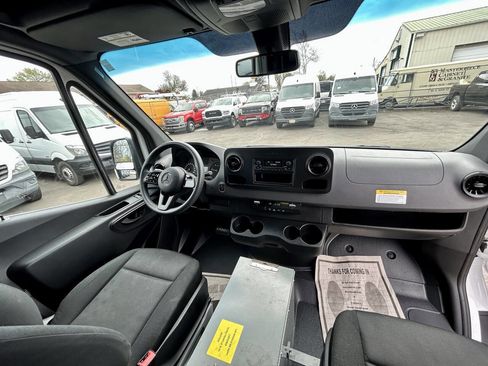 Used 2023 Mercedes-Benz Sprinter 2500 image 18