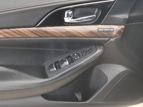 Used 2018 Nissan Maxima Platinum image 17