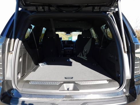 New 2025 Chevrolet Suburban High Country image 29