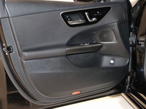 Used 2023 Mercedes-Benz C 300 4MATIC Sedan image 34