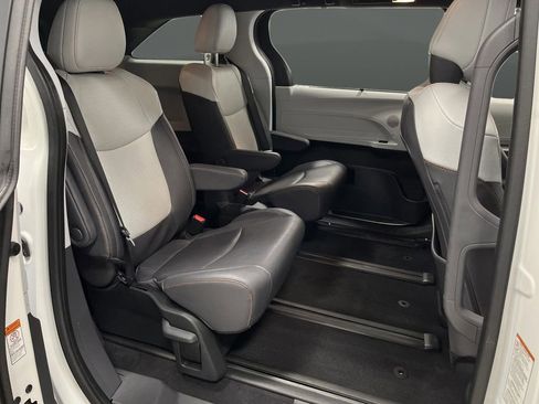 Used 2024 Toyota Sienna XSE image 32