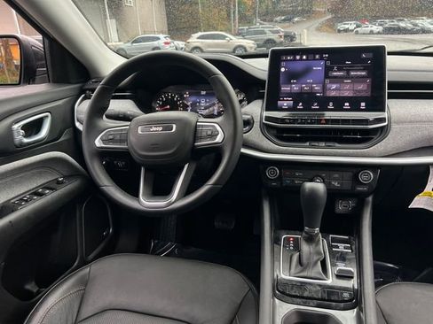 Used 2022 Jeep Compass Latitude w/ Sun and Sound Group image 17