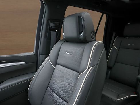 Certified 2025 Cadillac Escalade Sport w/ LPO, ONYX Package AWD/4WD image 20