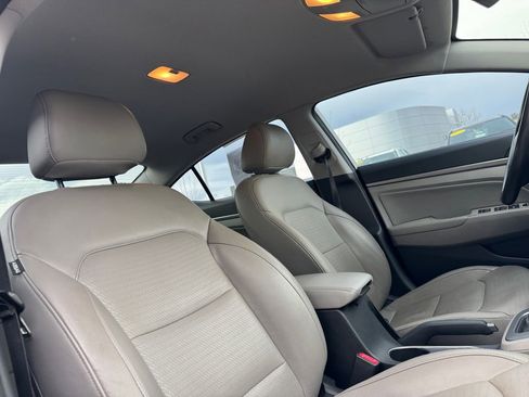 Used 2017 Hyundai Elantra Limited image 21