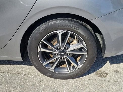 Certified 2024 Kia Forte LXS FWD image 6