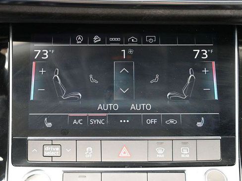 Used 2023 Audi Q8 Premium image 24