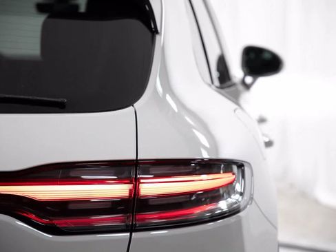 Certified 2025 Porsche Macan S image 38