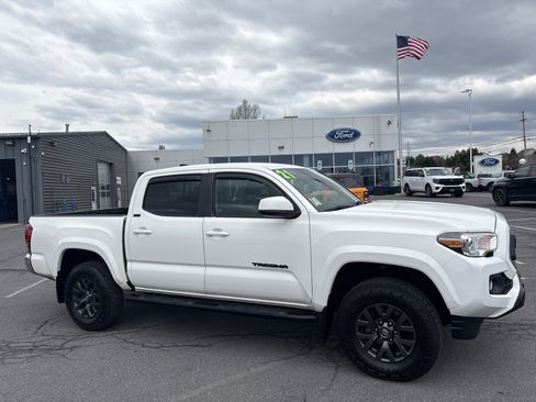 Used 2021 Toyota Tacoma SR5 image 2