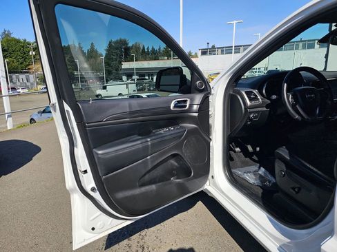 Used 2021 Jeep Grand Cherokee Laredo X image 18