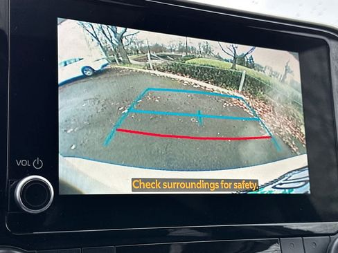 Used 2023 Toyota Highlander XLE image 20