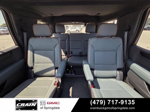Used 2025 GMC Yukon AT4 AWD/4WD image 30