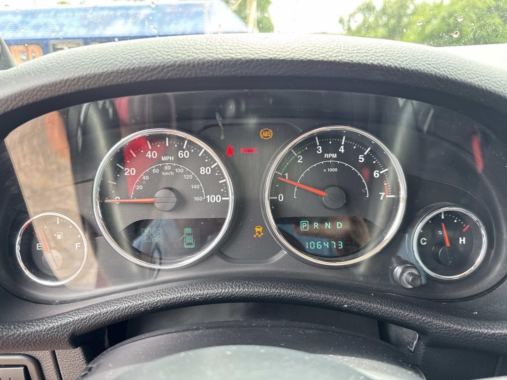Used 2013 Jeep Wrangler Unlimited Rubicon w/ Connectivity Group AWD/4WD image 27