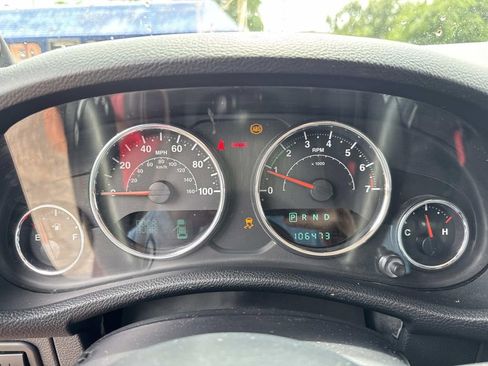 Used 2013 Jeep Wrangler Unlimited Rubicon w/ Connectivity Group AWD/4WD image 27