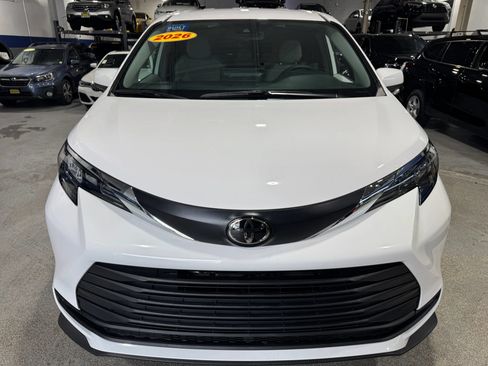 Used 2026 Toyota Sienna LE FWD image 2