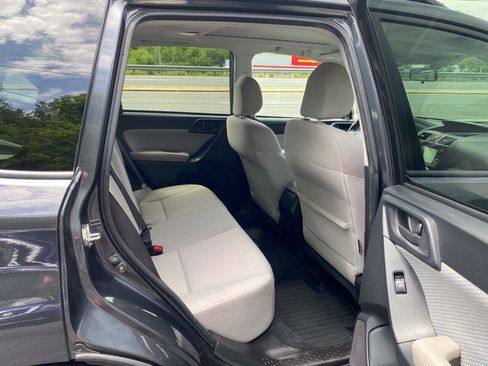 Used 2017 Subaru Forester 2.5i Premium AWD/4WD image 12