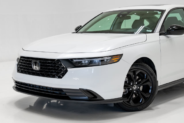 Used 2025 Honda Accord SE image 4