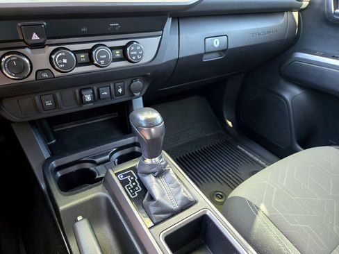 Used 2020 Toyota Tacoma TRD Sport AWD/4WD image 14