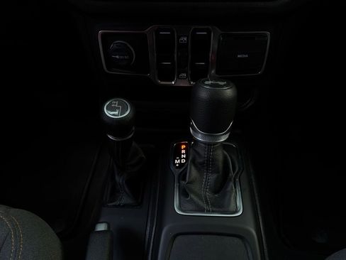 Used 2025 Jeep Wrangler Unlimited Sport AWD/4WD image 18