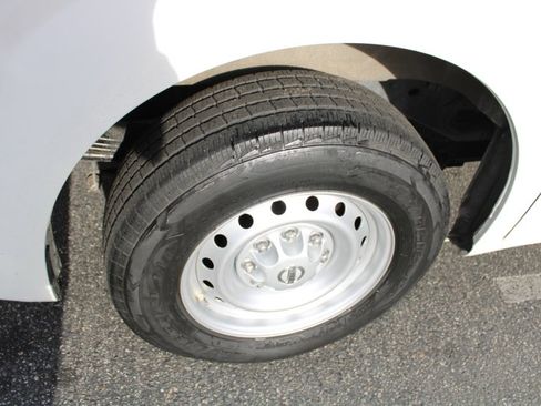 Used 2019 Nissan NV 2500 S image 18