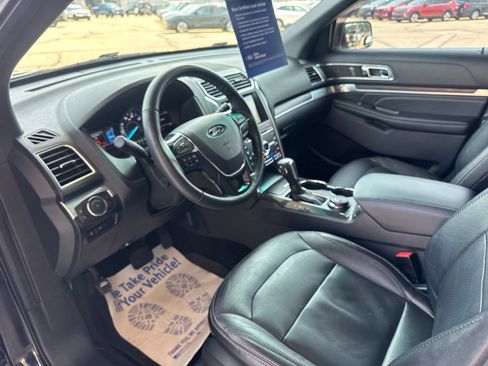Used 2018 Ford Explorer Limited w/ Equipment Group 301A AWD/4WD image 22