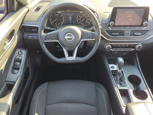 Used 2025 Nissan Altima 2.5 SV image 7