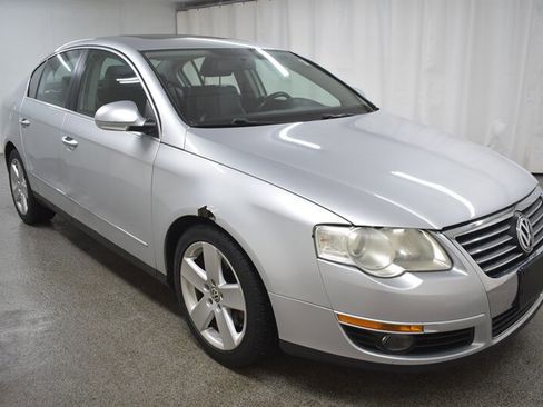 Used 2007 Volkswagen Passat 2.0T image 1