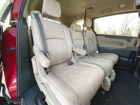 Used 2022 Honda Odyssey EX image 25