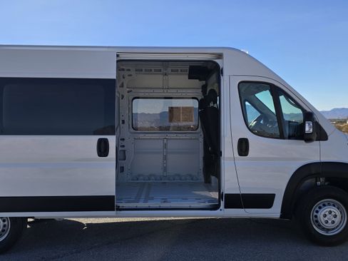 Used 2025 RAM ProMaster 2500 w/ Crew Van Package image 4