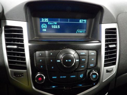 Used 2016 Chevrolet Cruze LT image 10