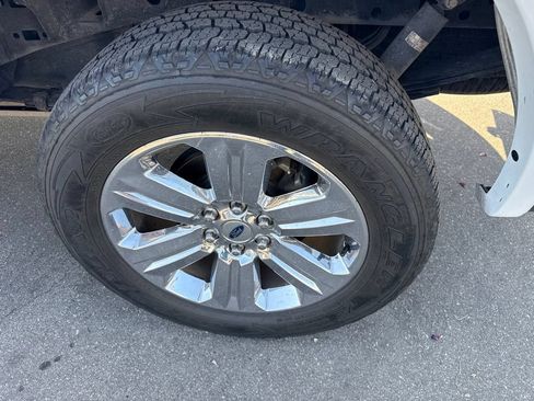Used 2018 Ford F150 Lariat w/ Equipment Group 502A Luxury AWD/4WD image 10