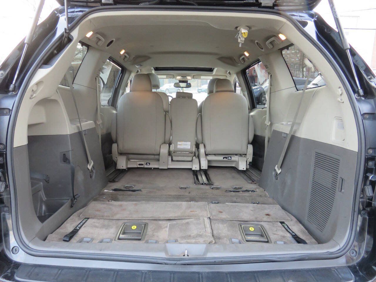 Used 2019 Toyota Sienna XLE FWD image 24