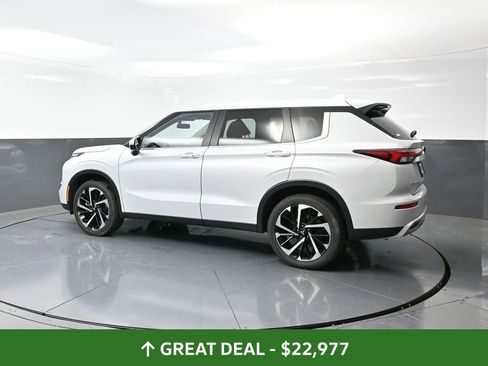 Used 2024 Mitsubishi Outlander SE image 11