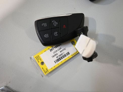 Used 2024 GMC Sierra 2500 AT4 w/ AT4 Premium Plus Package image 11