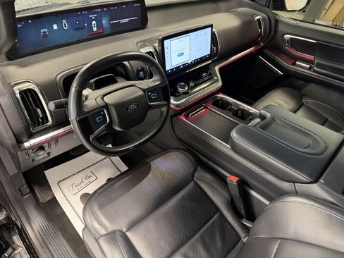 Used 2025 Ford Expedition Platinum w/ Stealth Performance Package AWD/4WD image 4