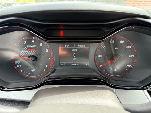 Used 2024 Chevrolet Trax RS w/ Sunroof Package image 11