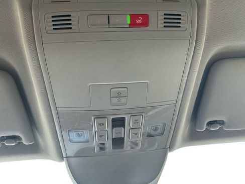 New 2025 Volkswagen Taos SE image 24