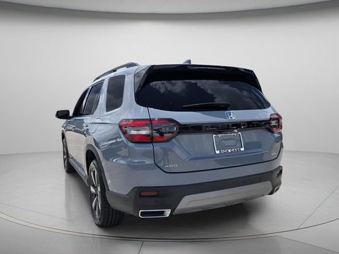 Used 2024 Honda Pilot Touring image 7