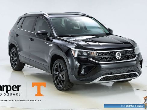Used 2023 Volkswagen Taos SE w/ Panoramic Sunroof Package FWD image 15