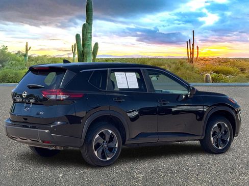 Used 2025 Nissan Rogue SV image 5