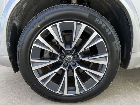 Used 2022 Volvo XC90 T6 Momentum w/ Advanced Package image 8